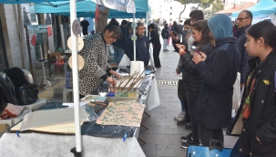 Yılbaşı pazarına yoğun ilgi