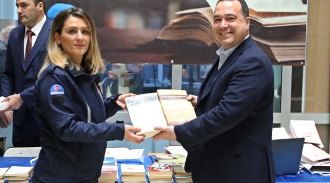 Akhisar Belediyesinden"Kitap İyleştirir"kampanyasına destek