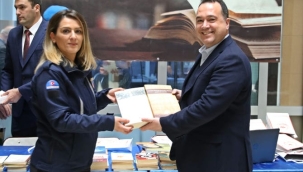 Akhisar Belediyesinden"Kitap İyleştirir"kampanyasına destek