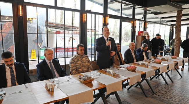 Akhisar belediyesi'nden, kaymakam için veda yemeği