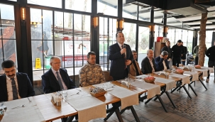 Akhisar belediyesi'nden, kaymakam için veda yemeği