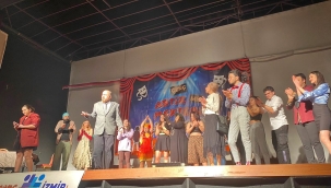 Artiz Mektebi, Akhisar'da tiyatro severlerle buluştu