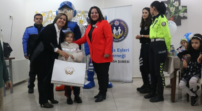 Ayten Uslusoy çocukları sevindirdi