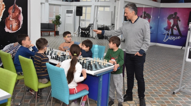 Çocuklar hem eğleniyor hem öğreniyorlar