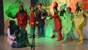 Çocuklar yıldız kulübü ve tiyatro izledi