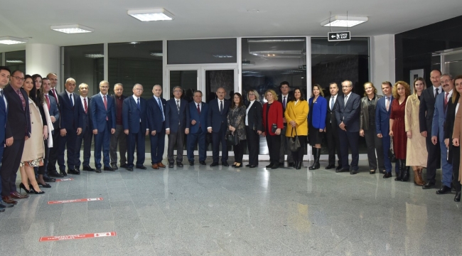 Emekliye ayrılan idarecilere veda yemeği