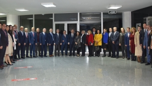 Emekliye ayrılan idarecilere veda yemeği