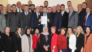 İYİ Parti Manisa il başkanı Av İksir mazbatasını aldı