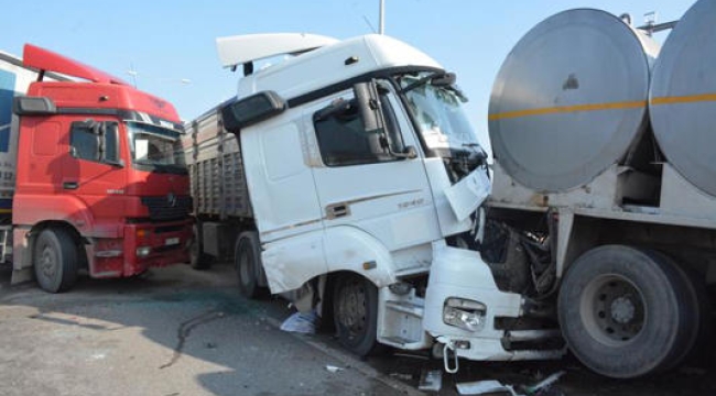 Manisa'da 16 aracın karıştığı kazada 4 kişi yaralandı