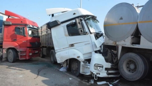 Manisa'da 16 aracın karıştığı kazada 4 kişi yaralandı