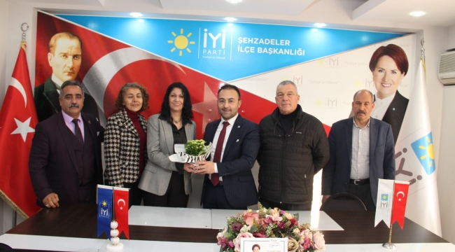 Muhtarlar iyi parti il başkanı İksir'i ziyaret etti