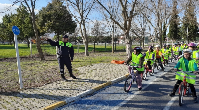 Öğrencilere trafik eğitimi