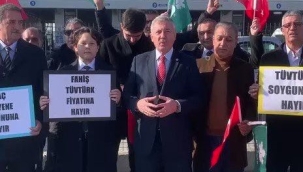 Özdağ'dan,TÜVTÜRK önünde zam protestosu