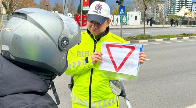 Sürücülere ışıksız trafik işaret tanıtımı