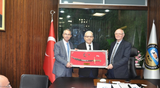 Üyeliğinin 50. yılında Çınar'a ödül