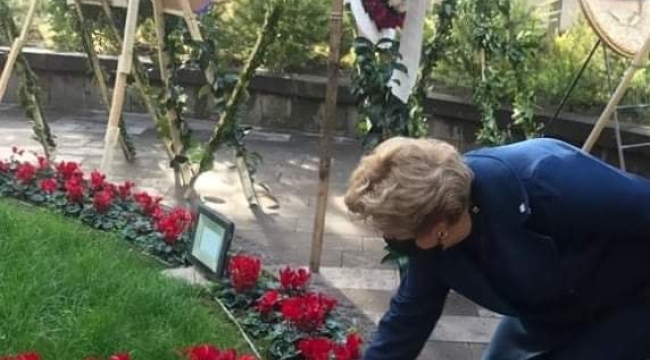 Uysal Zübeyde hanımın kabrini ziyaret etti
