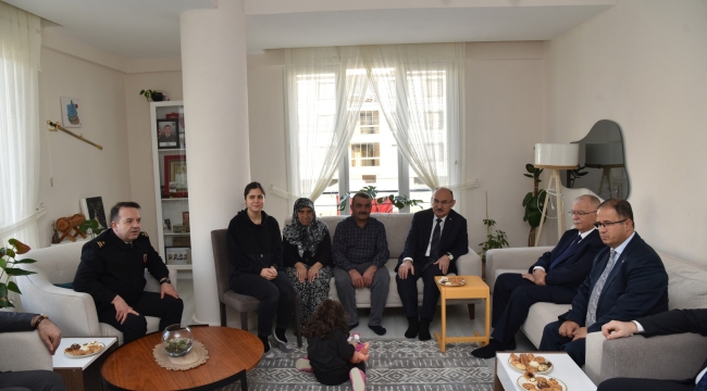 Vali Karadeniz'in şehit aile ziyareti