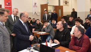 Vali Karadeniz kursiyerleri ziyaret etti