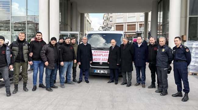 Akhisar'da 62 kasabın hazırladığı 1 ton köfte 12 bin ekmek bölgesine gitti