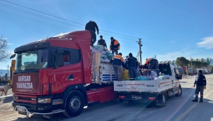 Akhisar'dan soba ve odun yüklü yardım kamyonları yola çıktı
