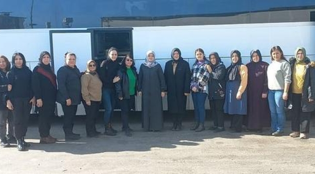 AKP Manisa il kadın kolları üyeleri deprem bölgesinde