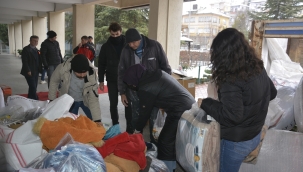 Demirci'de vatandaşlar depremzedeler için yardıma koştu