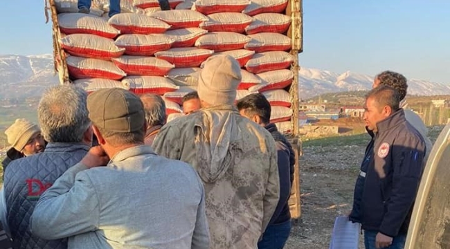 Depremde aç kalan hayvanlarda unutulmadı