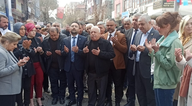 Depremde yaşamını yitiren vatandaşlar için plav hayrı