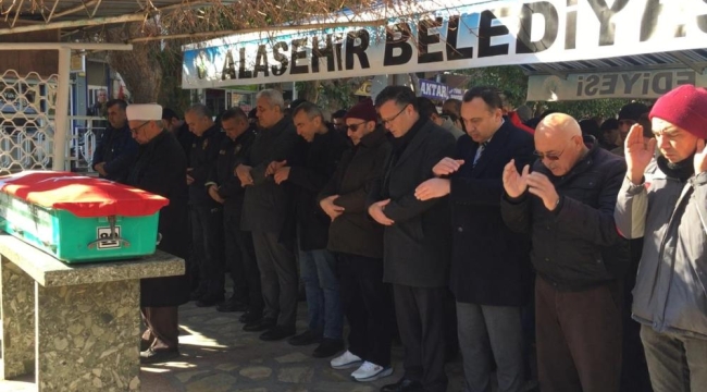 Hatay'da depremde yaşamını yitiren öğretmen toprağa verildi