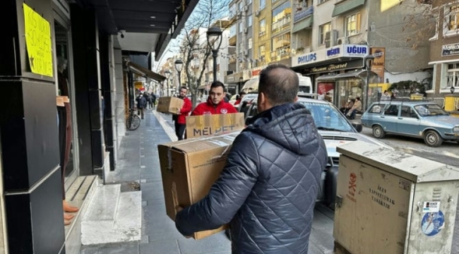 Hatay'dan gelen 16 kişilik aile Akhisar'da yakınları karşıladı
