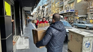 Hatay'dan gelen 16 kişilik aile Akhisar'da yakınları karşıladı