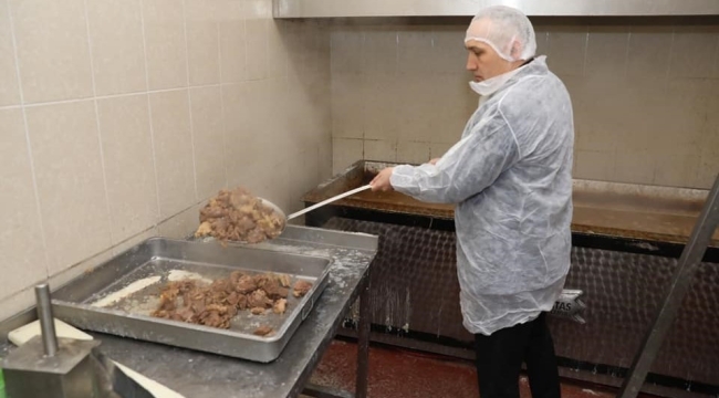 Hazırlanan kavurmalar depremzelere göderilecek