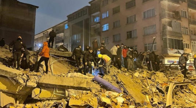 Kahramanmaraş'ta 7.4 büyüklüğnde deprem 10 ili vurdu