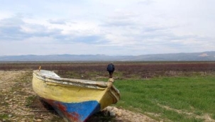 Kuruyan gölün ortasına gölet