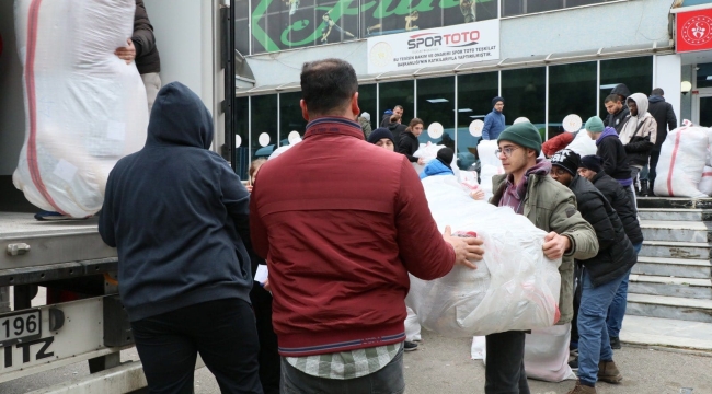 Manisa'dan deprem bölgesine yardımlar sürüyor