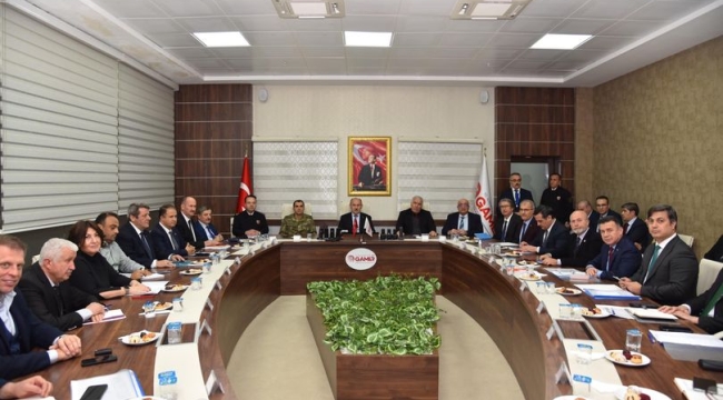 Manisa'ya gelen 5.459 afetzedeye yardımlar sürüyor