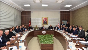 Manisa'ya gelen 5.459 afetzedeye yardımlar sürüyor