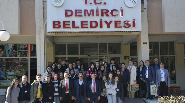 RRomanyalı öğrenciler Demirci'de
