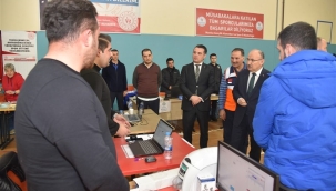 Vali Karadeniz, depremzede kayıt merkezinde