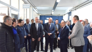 Vali Karadeniz,depremzedeler için üretim yapan yerleri ziyaret etti