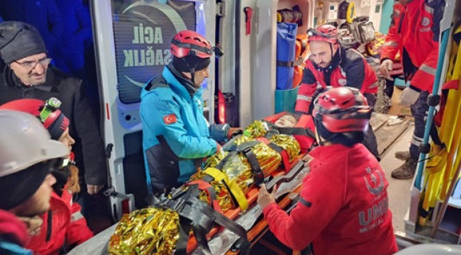 Yabancı 14 ülke ekibi deprem alanlarında