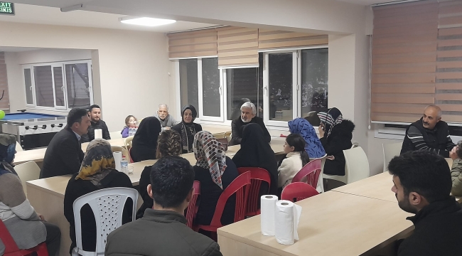 AKP il başkanı Hızlı depremzedeleri ziyaret etti