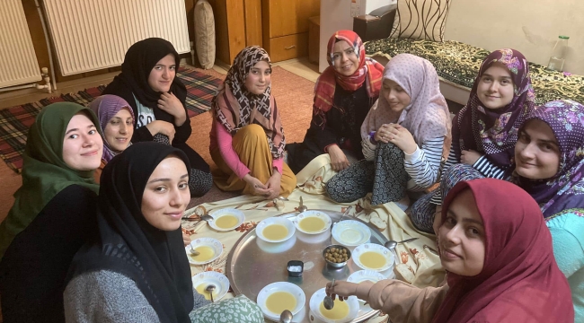 AKP kadın kolu yöneticileri ailelerle iftar yaptı