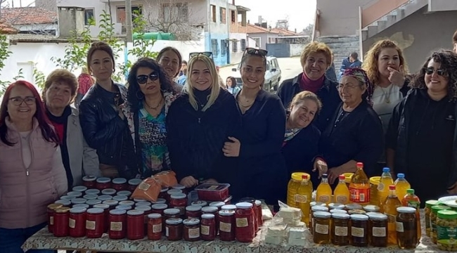 CHP'li kadınlar depremzedelere yardım için kermes düzenledi