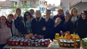 CHP'li kadınlar depremzedelere yardım için kermes düzenledi