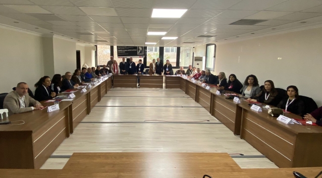 CHP Manisa'da üyelerini eğitim geçiriyor