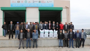 Demirci'de 41 üreticiye nohut tohumu dağıtıldı