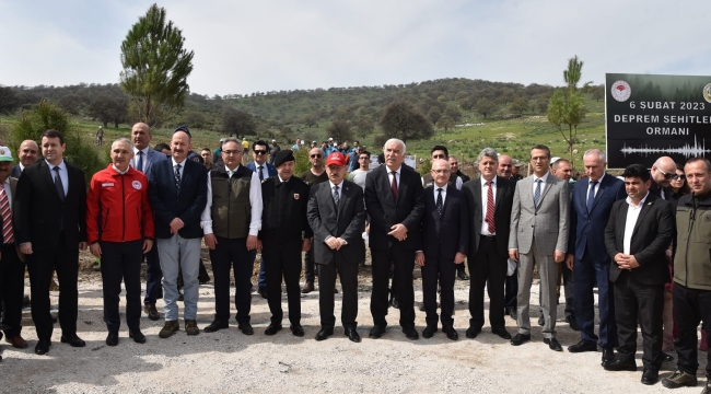 Depremde yaşamını yitirenler için fidan dikimi