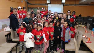 Depremzede çoçuklar hem eğleniyorlar hemde öğreniyorlar