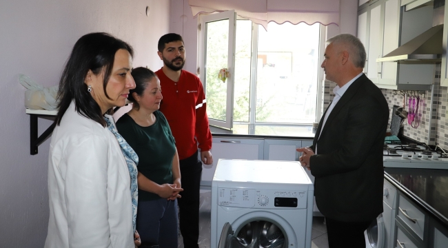 Depremzedelere çamaşır ve buzdolabı yardımı